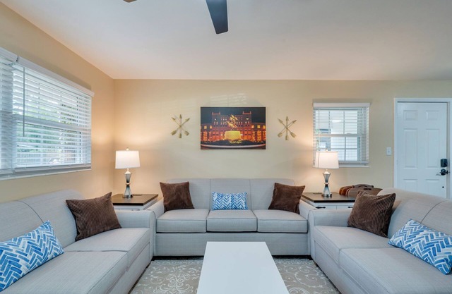 FSU Seminole SpearIt House: Book Your Game-Day Experience Today!
