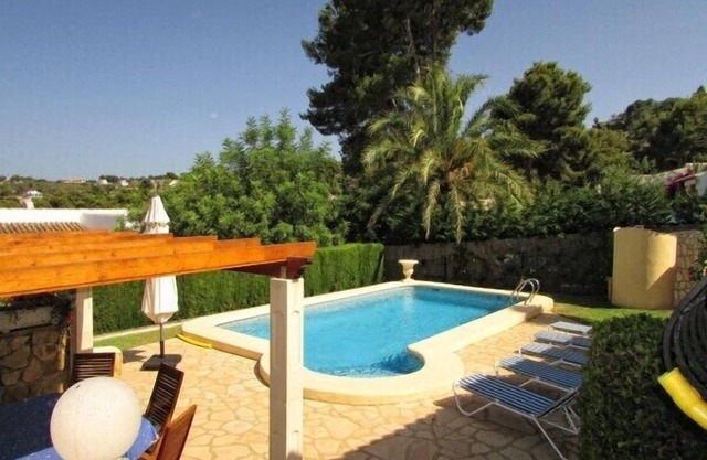 Fully detached, single family home with own pool in a large garden