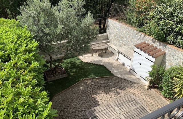 Fully-equipped furnished house in village center