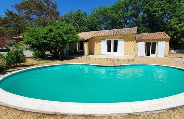 Fully equipped single-storey villa with 3 bedrooms and private pool