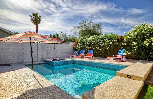 Fully licensed pool home w/outdoor kitchen.
