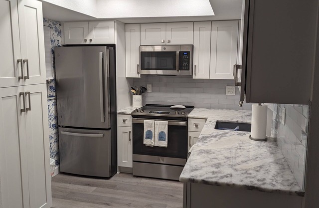 FULLY REMODELED SNOWBIRD PARADISE - 3/4 Month Rental