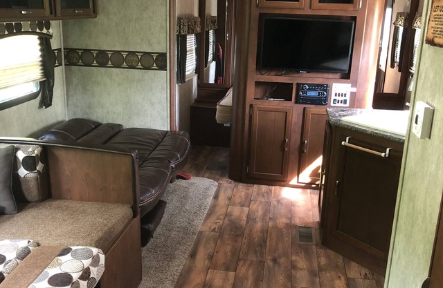 Fully serviced camper in St. Malo