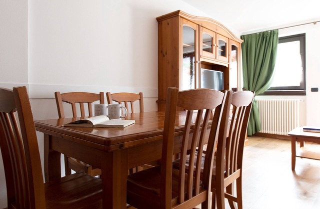 Funivia 2 - Two Bedroom Apartment, Sleeps 6