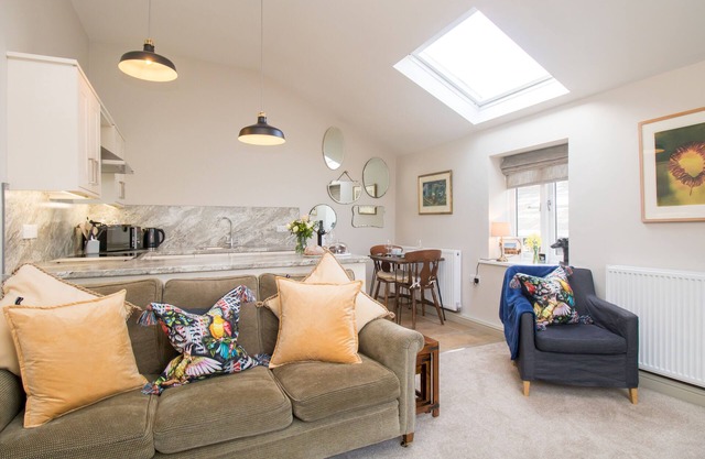 Funky, bijou cottage in stunning location
