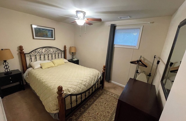 Furnished basement/Private entrance in Kingstowne, Alexandria, utilities incl.