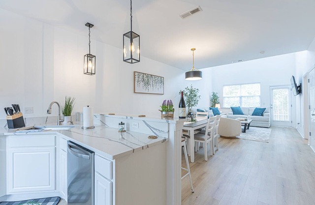 Furnished Midterm Haven: Mins from Downtown CHS!
