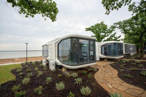 Futuristic Vessel Home of Tomorrow