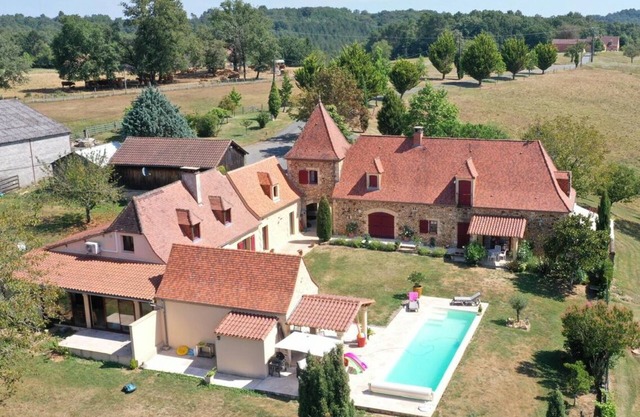 Gîte du pigeonnier with swimming pool Périgord noir Les palombes 11 people