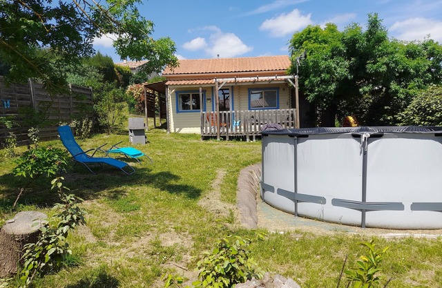 Gîte Tout Confort Avec Piscine et Jardin Privé à la Campagne