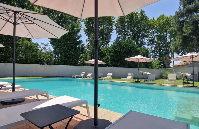 Gîtes de Groupe Pour 22 p/Magnifique Mas Provençal Proche Isle sur la Sorgue
