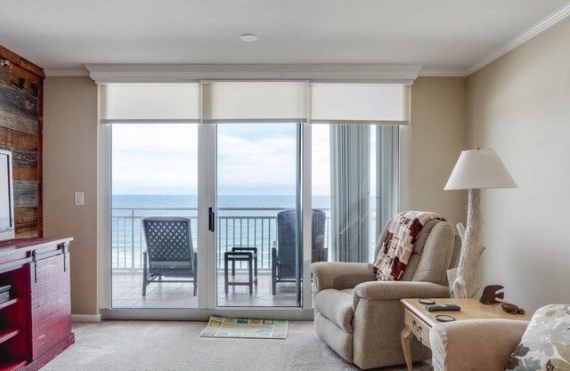 G-823 Beautiful views of the gulf await you from the balcony!
