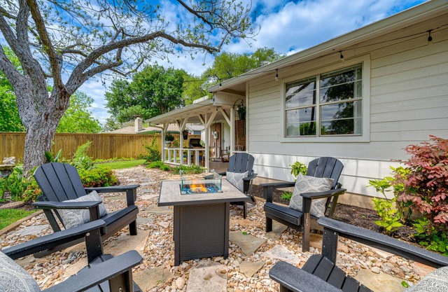 Game Room & Yard: Pet-Friendly Round Rock Gem