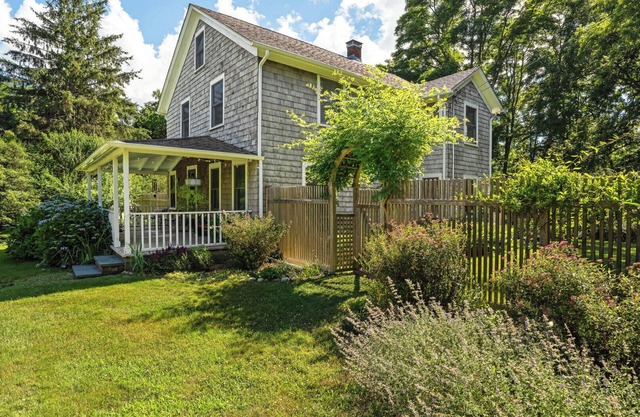 Garden Cottage, Wetlands, Landscaped Gardens, Solar Panels