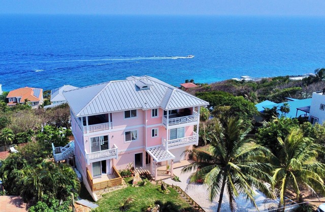 Garden & Junior Suite @ Casa Rosada, West Bay