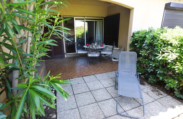 Garden level for 4 people with terrace at the St Cyprien golf course