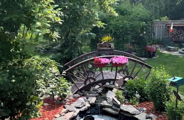 Garden Oasis 2Bed Private Apt. - Walk to Lake Simcoe!