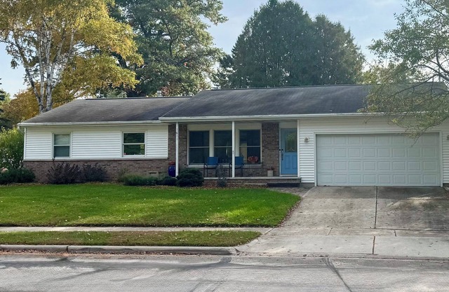 Gary's Game-Day Getaway only 1.4 miles from Lambeau!