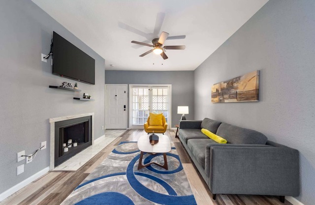 Gated 2BR Townhouse, Pool & Patio/Near Museums