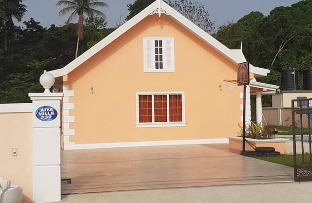 Gated 3 bedroom villa with pool