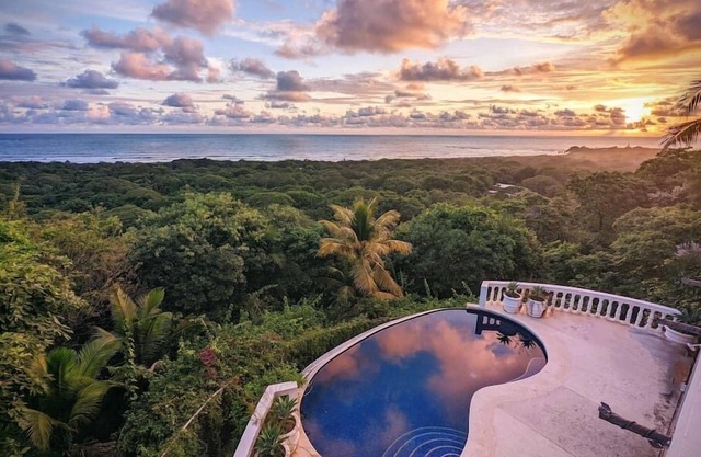 Gated Estate, Amazing View, Ideal for 8+ People