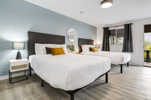 Gateway Suites Private Double room Near Canmore and Banff