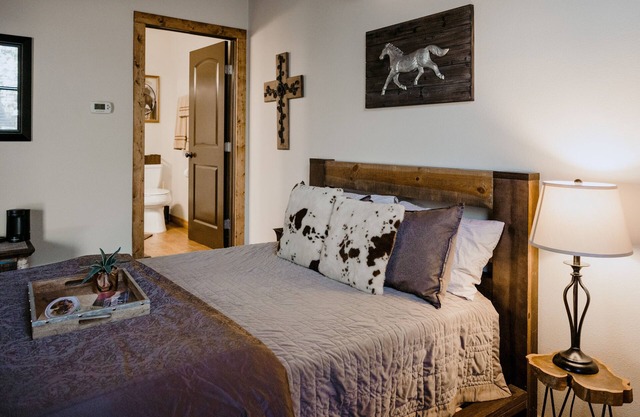 Gaucho Room- Estable Building - Asante Lodging & Events