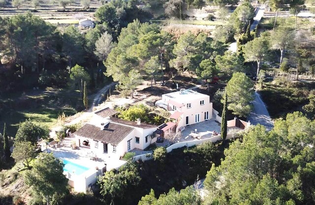 "Gekko suite" very quiet location, only 10 minutes from the beach.