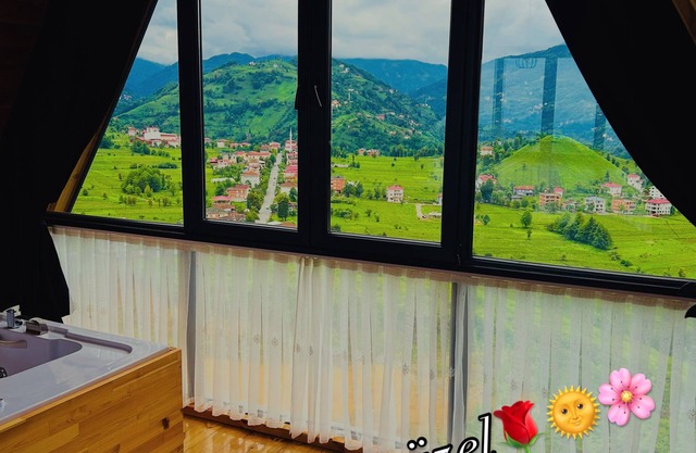 geniş teraslı doğanın kalbinde şehire yakın bungalow