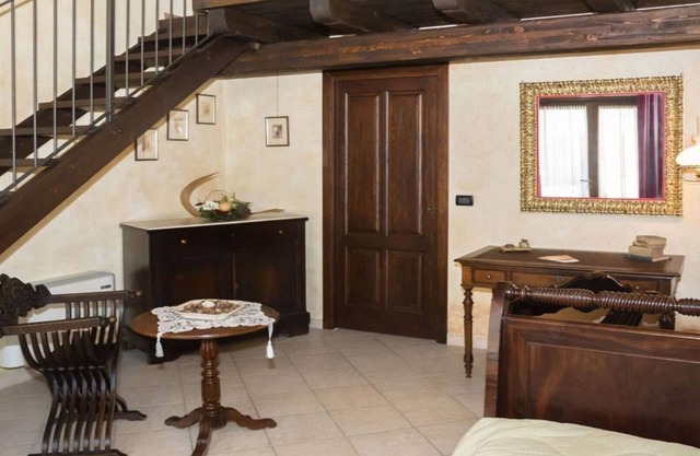 GENTIAN ROOM.