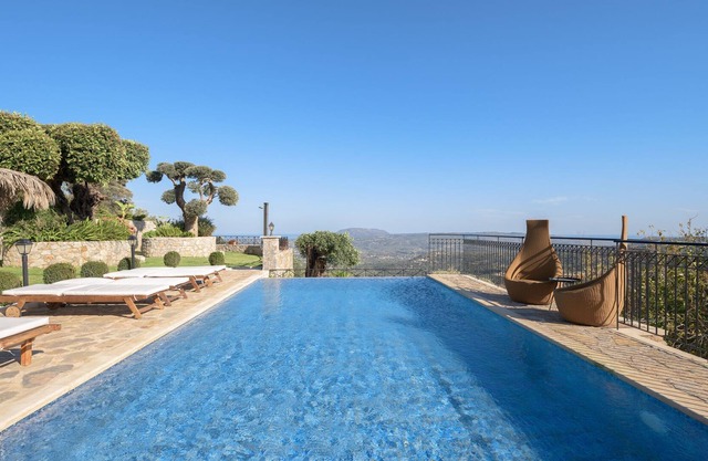 Geroulios Kastro, a Grand Estate