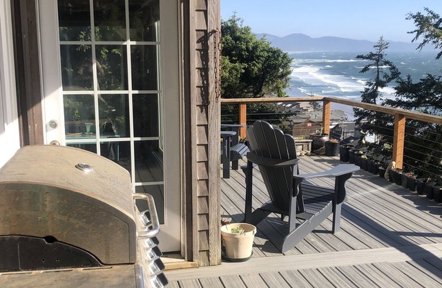 Get away from it all wit the sights and sounds of the pacific ocean .