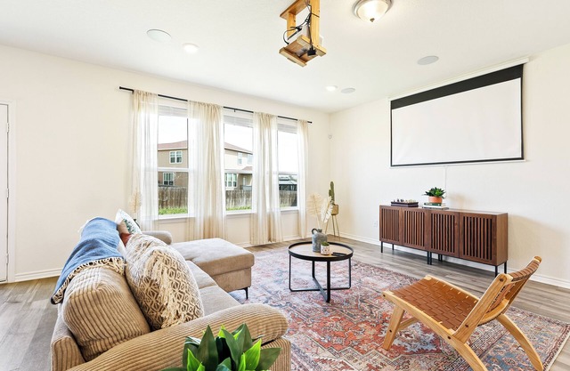 Getaway Home-Theater/4 Bdrs/2.5 Baths + Wi-Fi/fully stocked