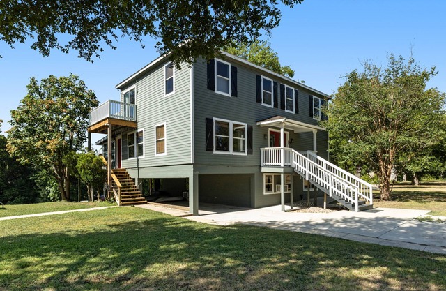 Getaway overlooking the Guadalupe River