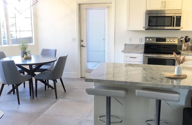 Gilbert/Mesa 2 Bedroom Condo, right next to heated pool!