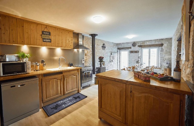 Gite Abricosy du Jura: Holiday home for 6 people between Arbois and Salins les B