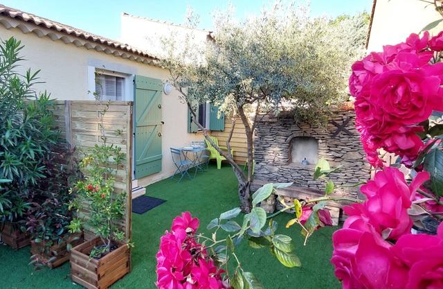 Gîte de L'Olivier air-conditioned, garden, free parking, 5 minutes from the center.
