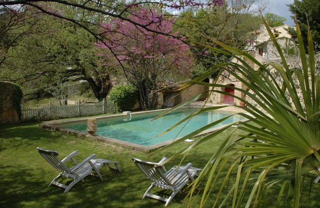 Gite de l'Orangerie 3 km from Lourmarin (Luberon) up to 15 people