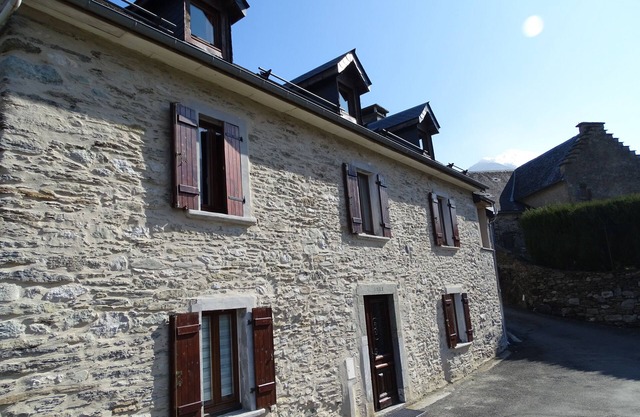 Gite du Sardey (ground floor in renovated old house), quiet village 700m