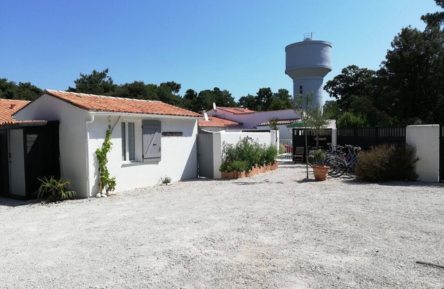 Gite for 2/4 people, a double room, a mezzanine bedroom, patio