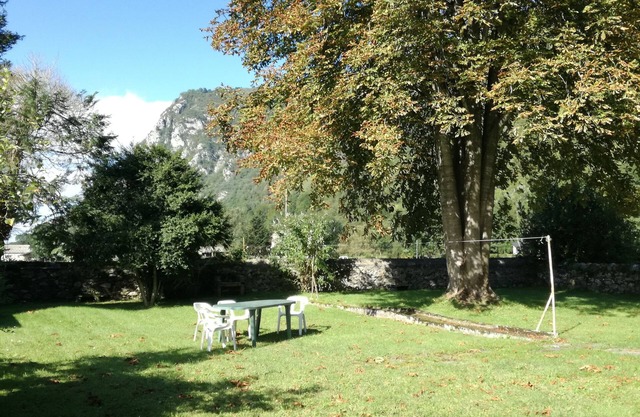 Gite Gritchou near the Gave d'Ossau and the vulture cliff