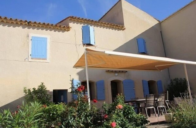 Gite in a property of 12 hectares among 5 cottages in the Luberon with swimming pool