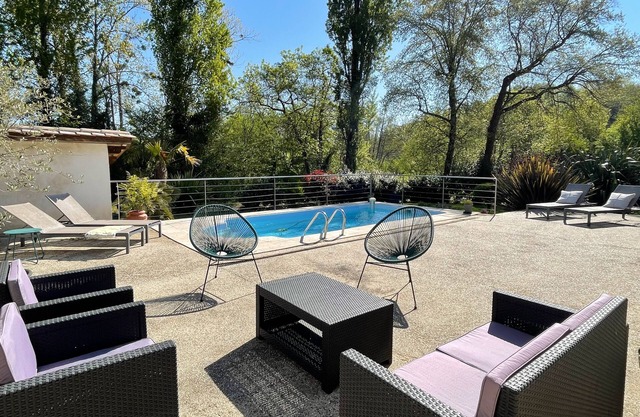 Gite Le Chai, design loft and private pool in the heart of the vineyards