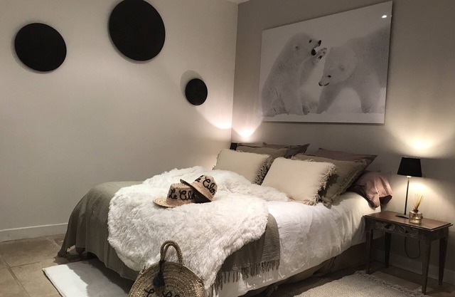 Gite near the sea in the countryside with swimming pool