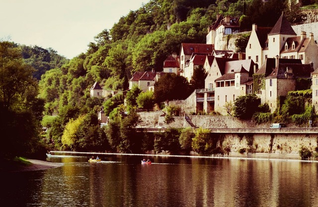 Gite nr Eymet with Heated Jacuzzi, 100 metres from lake , Dordogne, Aquitaine