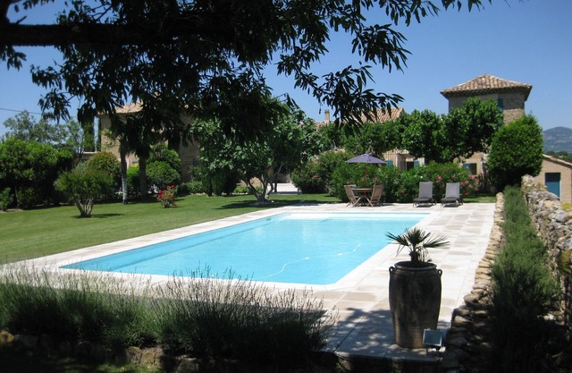 Gite Tourelle: delightful stone cottage in a quiet area surrounded by vines