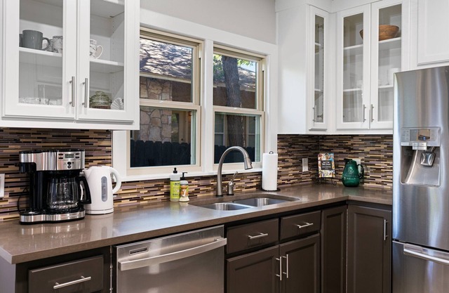 Glamorous Bungalow- 5 min to DT Austin