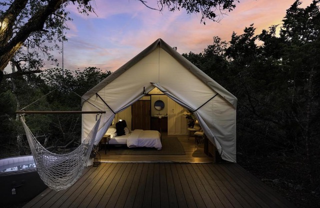 Glamping at Cherry Cove W/ Hot Tub!