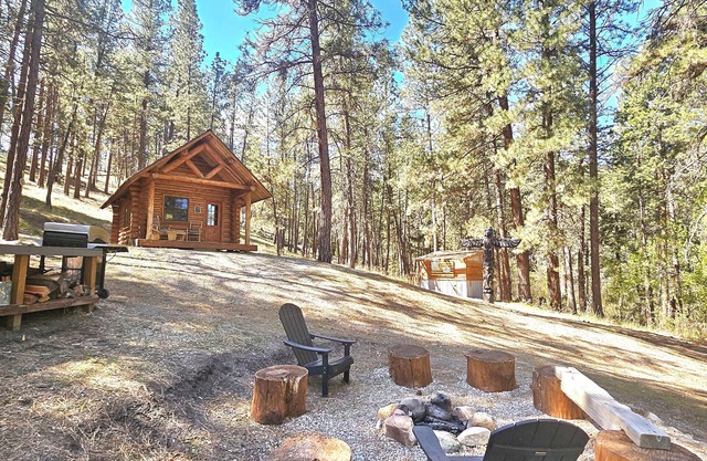 GLAMPING at it's best in 2025! Visit ournCabin at Montana Mountain Time Farms!