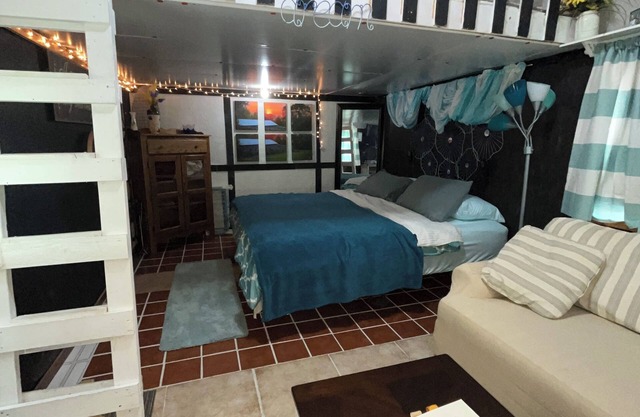 Glamping at Peace In The Valley